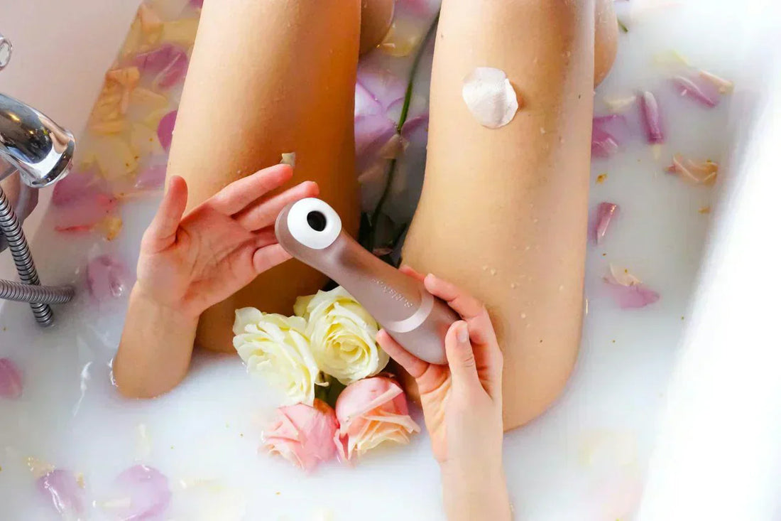 Guida pratica per scegliere il primo sex toy, con consigli su materiali e tipo di stimolazione.