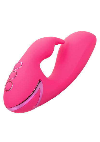 CalExotics So. Cal Sunshine combina 10 vibrazioni, 3 velocità e motori duali in silicone premium per un’esperienza di piacere intensa e personalizzata.